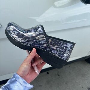 Dansko clogs size 40. Worn a handful of times. In excellent condition.